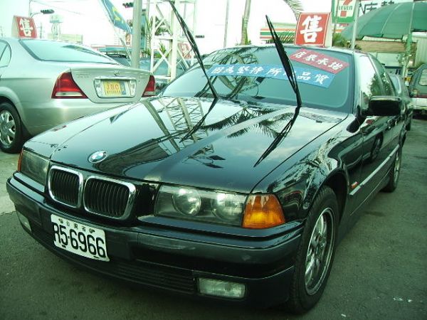 BMW  318 照片1