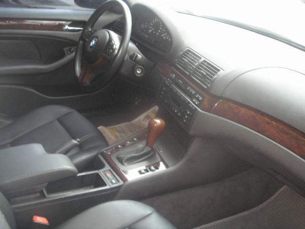 BMW 318I 照片3