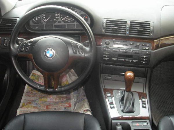 BMW 318I 照片5