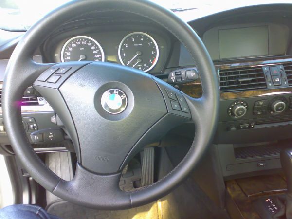 03 BMW 520i 經典白色時尚品味的化身 照片2