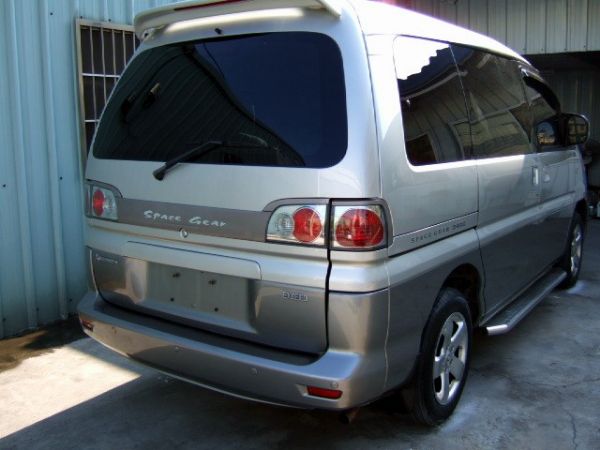 2004 Mitsubishi Space Gear 照片4