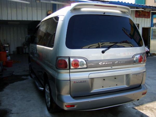 2004 Mitsubishi Space Gear 照片5