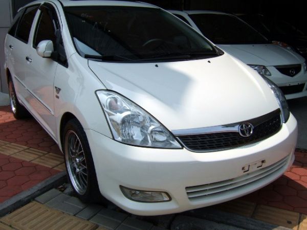 Toyota Wish 2.0 照片1