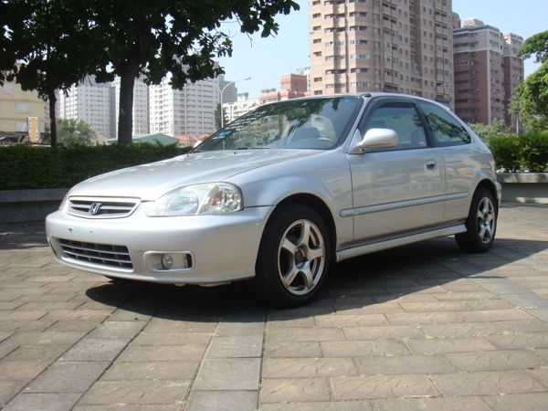 【松順汽車】2001 小改款三門K8  照片1