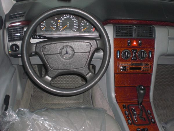 BENZ / E200 照片5