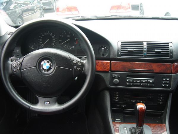 運通汽車-2001年 BMW 528 照片2
