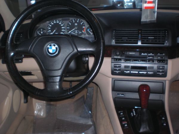 BMW 318 照片7