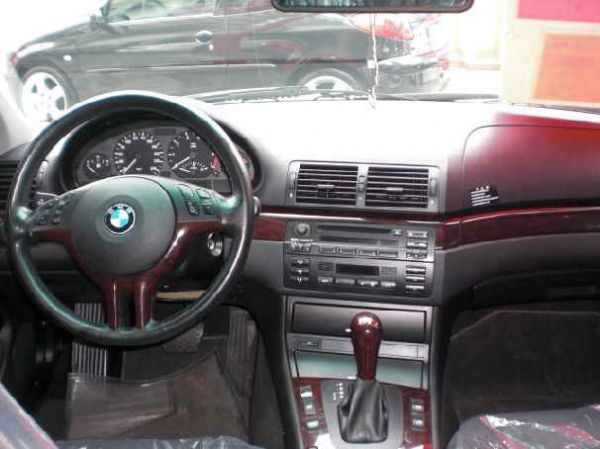 BMW 318I 照片6