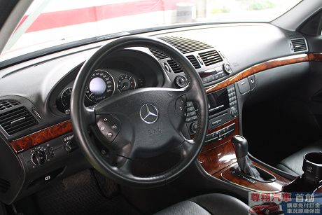 賓士 E-Class E 240 照片4