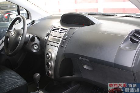 Toyota豐田 Yaris  照片6