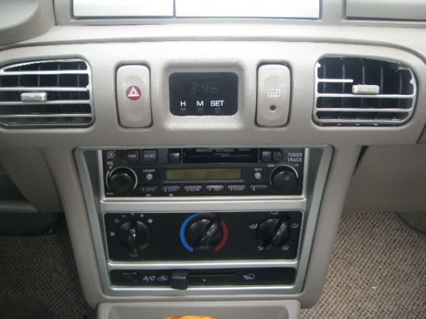 *友達汽車* 01年 日產 瑪曲 照片6