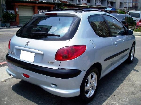 05 Peugeot 206 1.6L  照片10