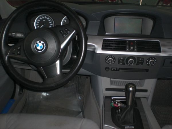 BMW  530  銀色 照片7