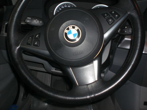 BMW  530  銀色 照片8