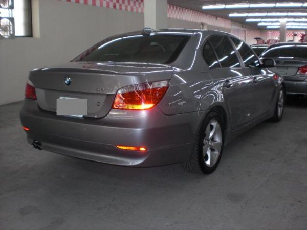 BMW  530  銀色 照片10