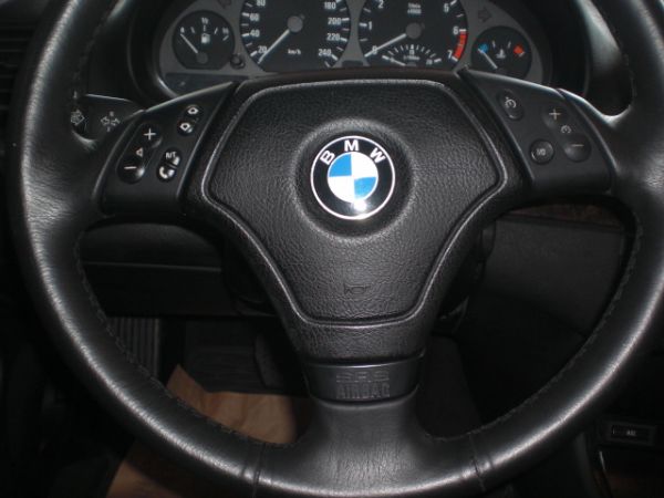 BMW  323  紅色 照片7