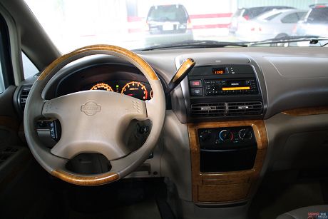 Nissan 日產 Serena QRV 照片7