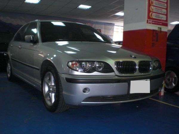 BMW 320i 銀色 照片1