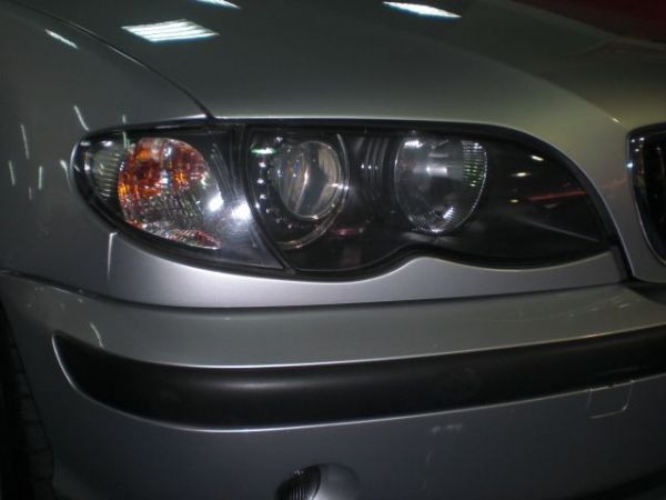 BMW 320i 銀色 照片2