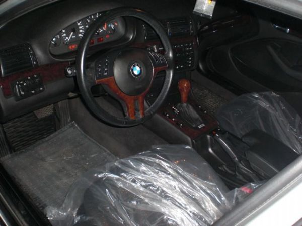 BMW 320i 銀色 照片4