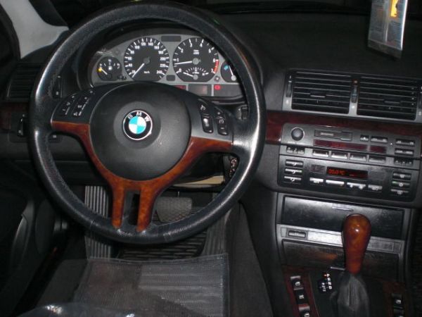 BMW 320i 銀色 照片7