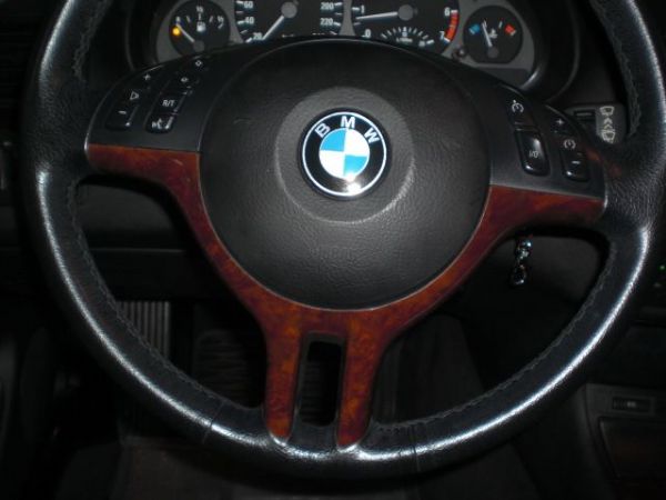 BMW 320i 銀色 照片8