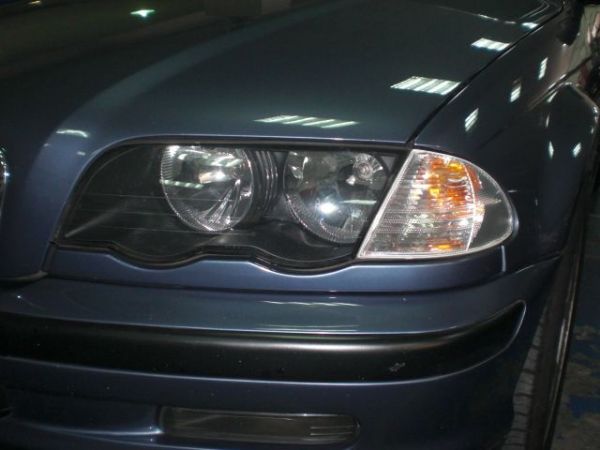 BMW 320i 鐵灰色 照片2