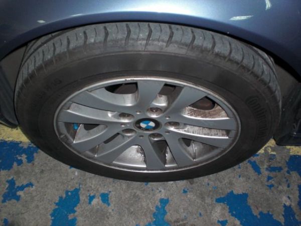 BMW 320i 鐵灰色 照片3