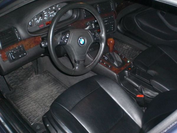 BMW 320i 鐵灰色 照片5