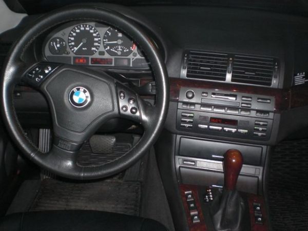 BMW 320i 鐵灰色 照片7