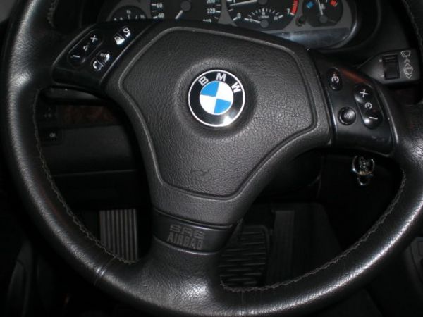 BMW 320i 鐵灰色 照片8