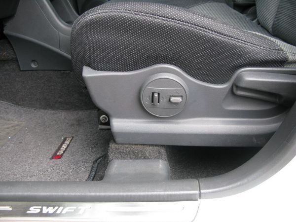 運通汽車-2006年-鈴木 Swift 照片7