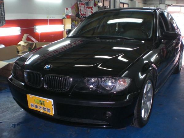 BMW 320i 黑色 照片1