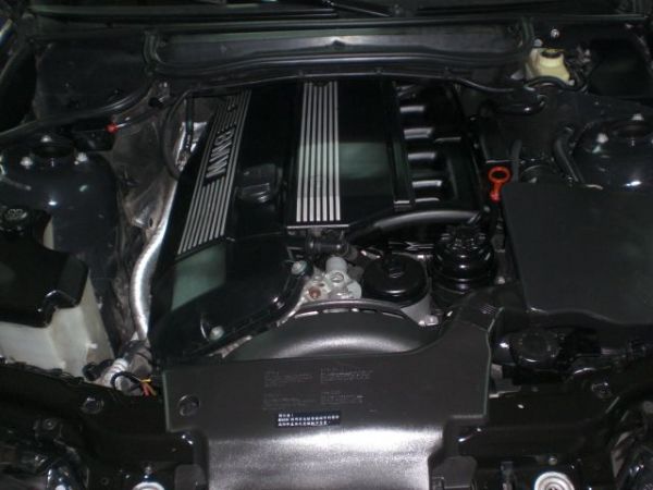 BMW 320i 黑色 照片10