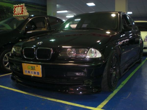 BMW 318I 1.9 黑色 照片1