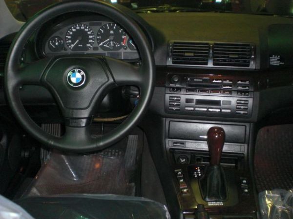 BMW 318I 1.9 黑色 照片6