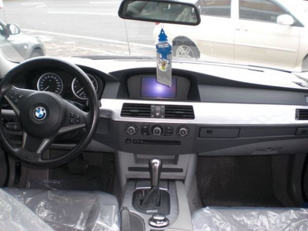 BMW 530  3.0 銀色 照片8