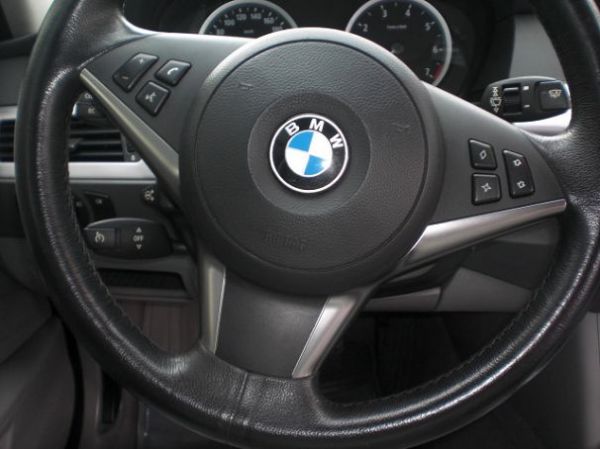 BMW 530  3.0 銀色 照片9