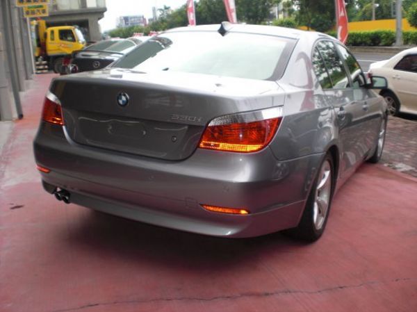 BMW 530  3.0 銀色 照片10