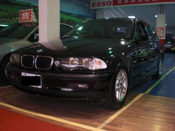 BMW 318 1.9 黑色 照片1