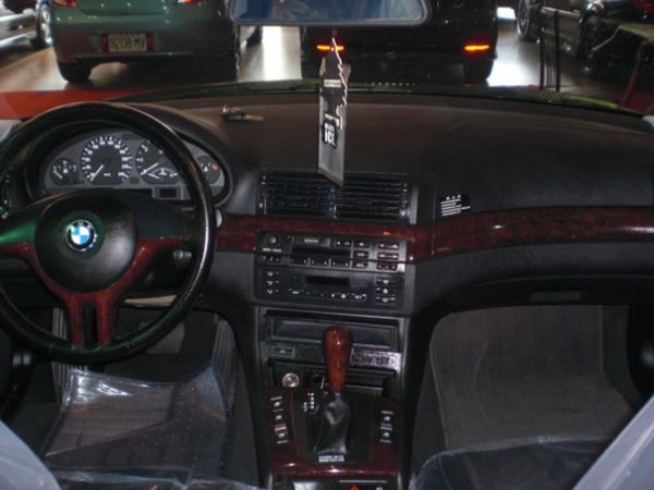 BMW 318 1.9 黑色 照片6