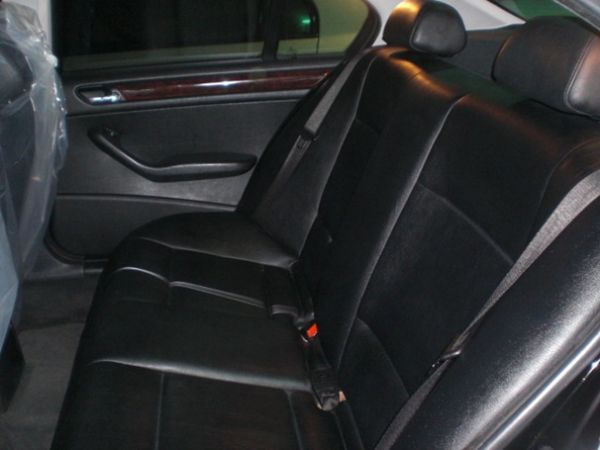 BMW 318 1.9 黑色 照片9