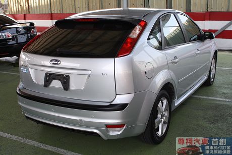 Ford 福特 Focus 1.8 照片6