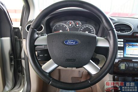 Ford 福特 Focus 1.8 照片9