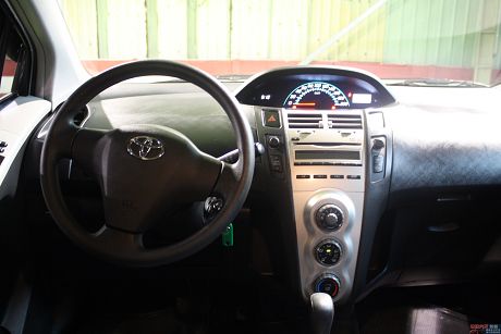 Toyota豐田 Yaris 照片7