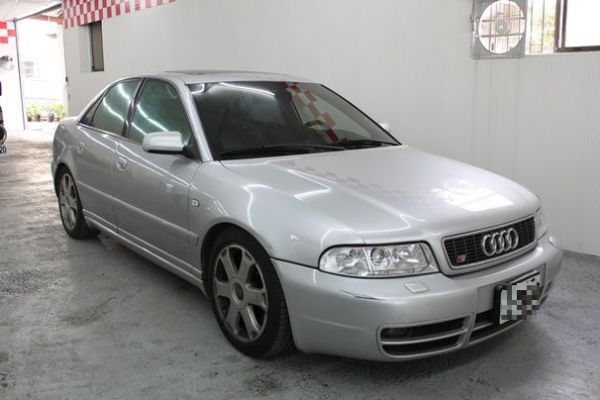 Audi 奧迪 S4 照片1