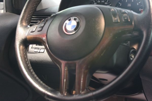 BMW 318 1.9 黑色 照片8