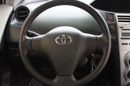 豐田 YARIS 1.5 白色 照片8