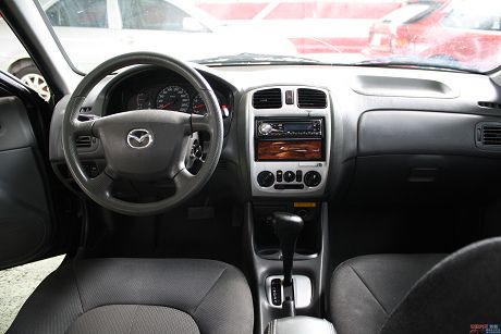 Mazda 馬自達 323 照片8