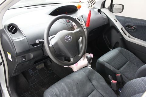 豐田 YARIS 1.5 銀色 照片4